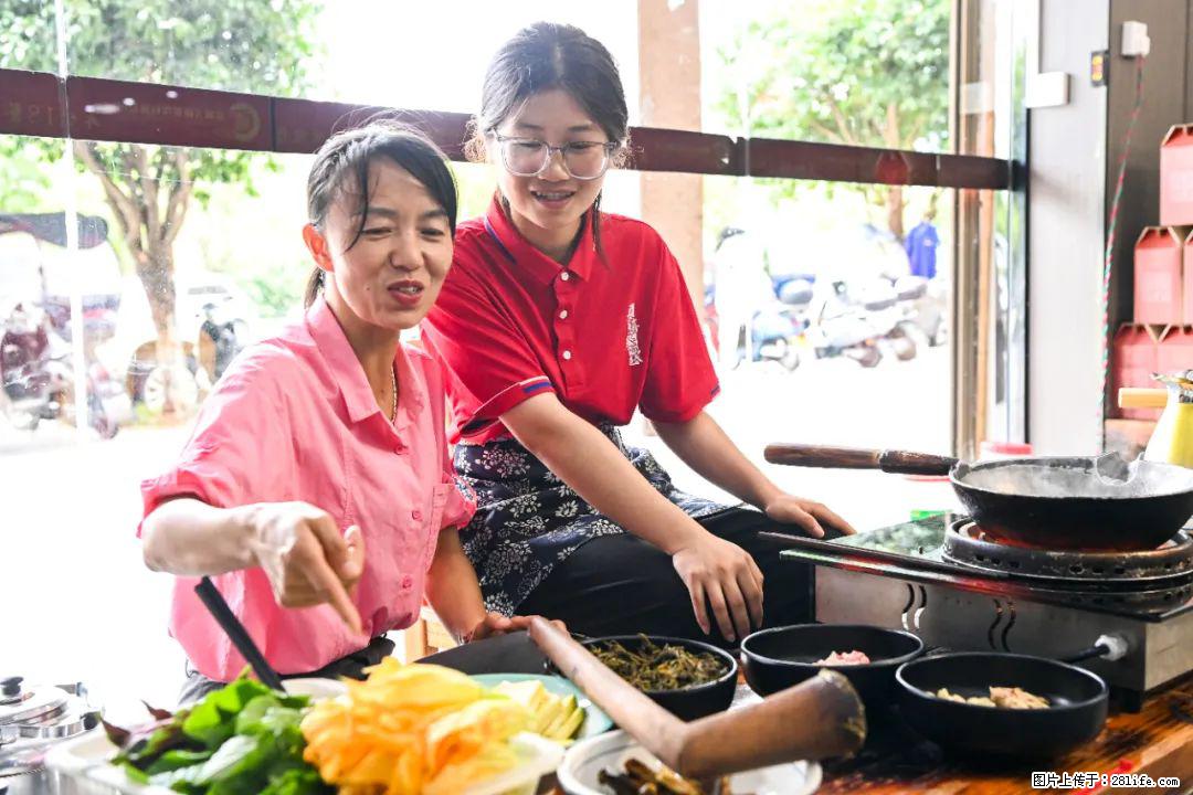 全网追的“扁担女孩”，找了一份暑假工，时薪12元 - 河源生活资讯 - 河源28生活网 heyuan.28life.net